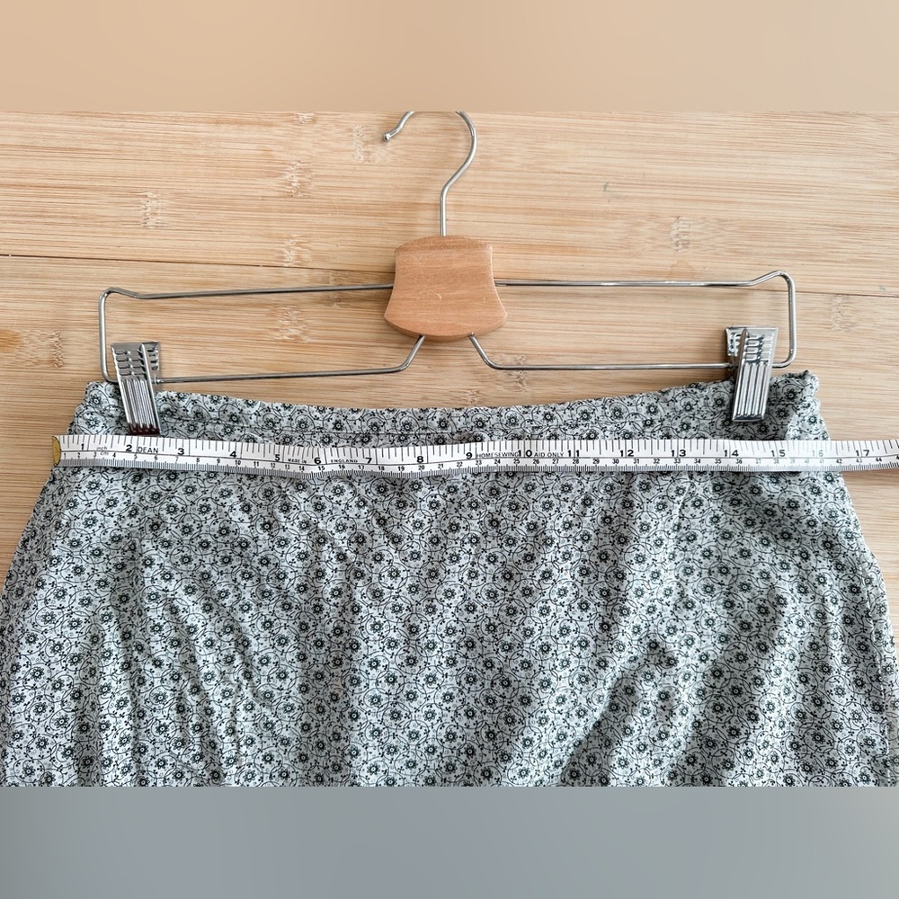 Sandwich Skirt -Floral - Blue/Grey Viscose- Below Knee - Size 40 (8) - Picture 6 of 13